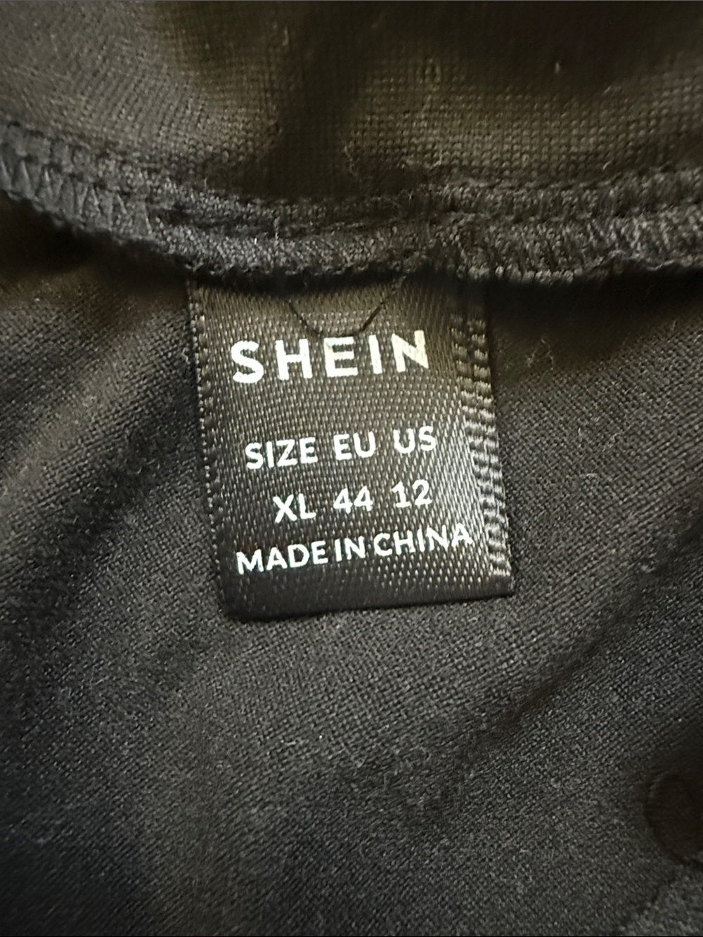 SHEIN Black Graphic Crop Tank - Picture 4 of 5